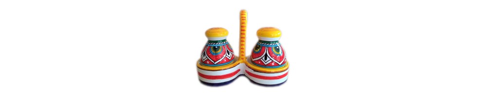 Sale e pepe con cestello in ceramica con decoro Penne di pavone