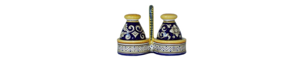 Sale e pepe con cestello in ceramica con decoro Rinascimento
